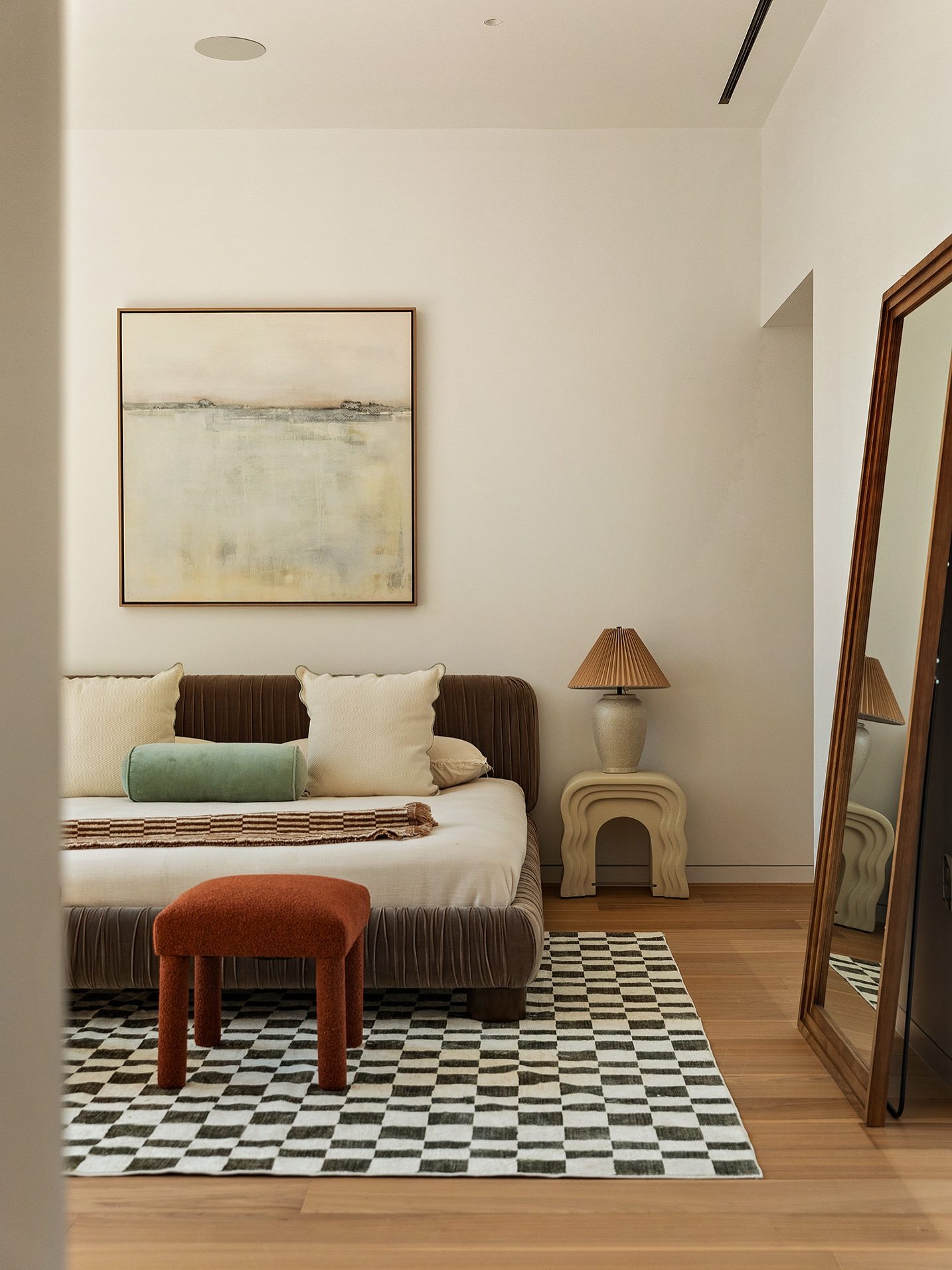 Cantar Blue Velvet Upholstered Queen Bed