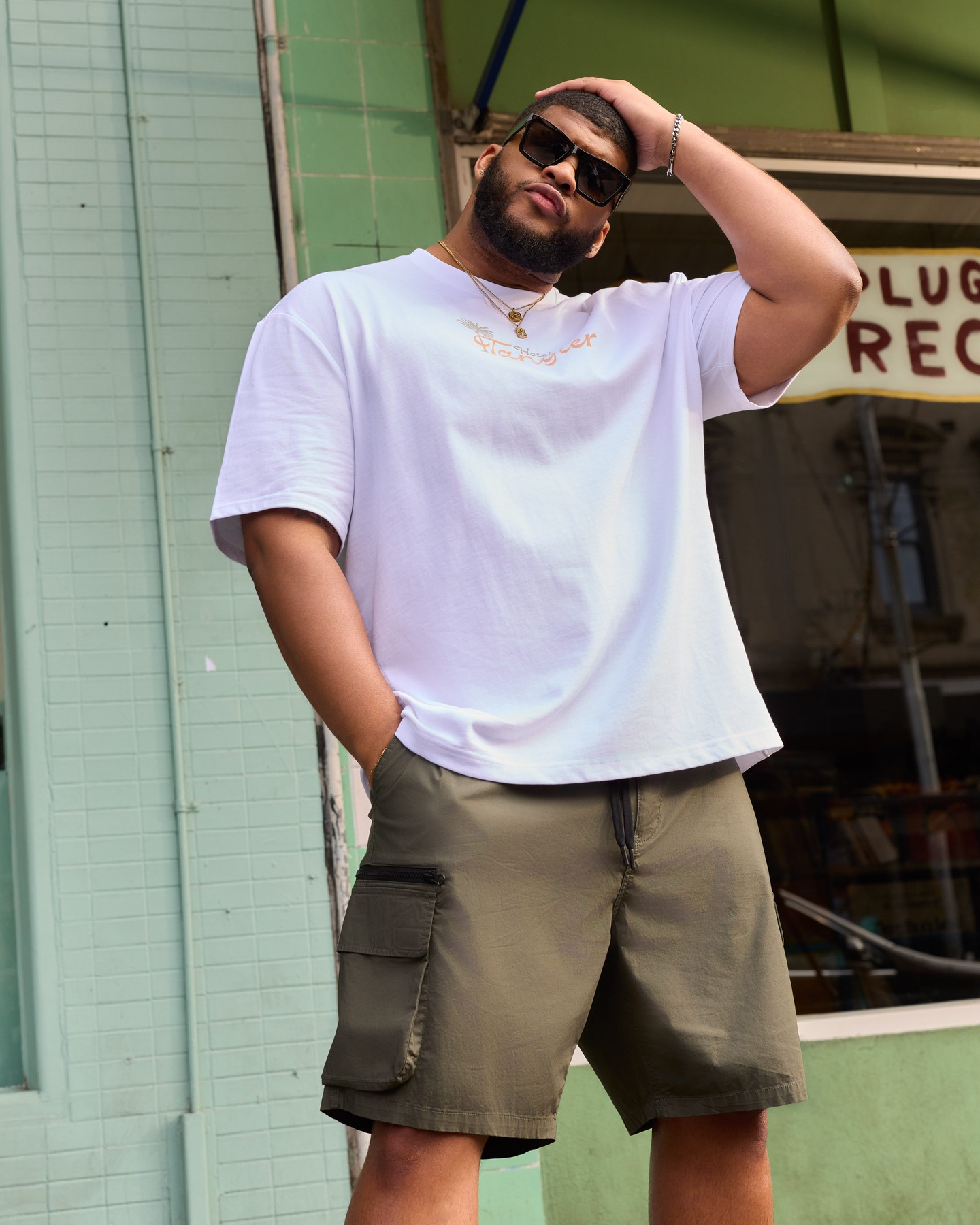 Corbin Stretch Cargo Short.
Durable stretch fabric, elasticated waistband, and pockets for days. Comfort that moves with you.

#bigandtall #johnnybigg #menswear #style #fashion #spring25
