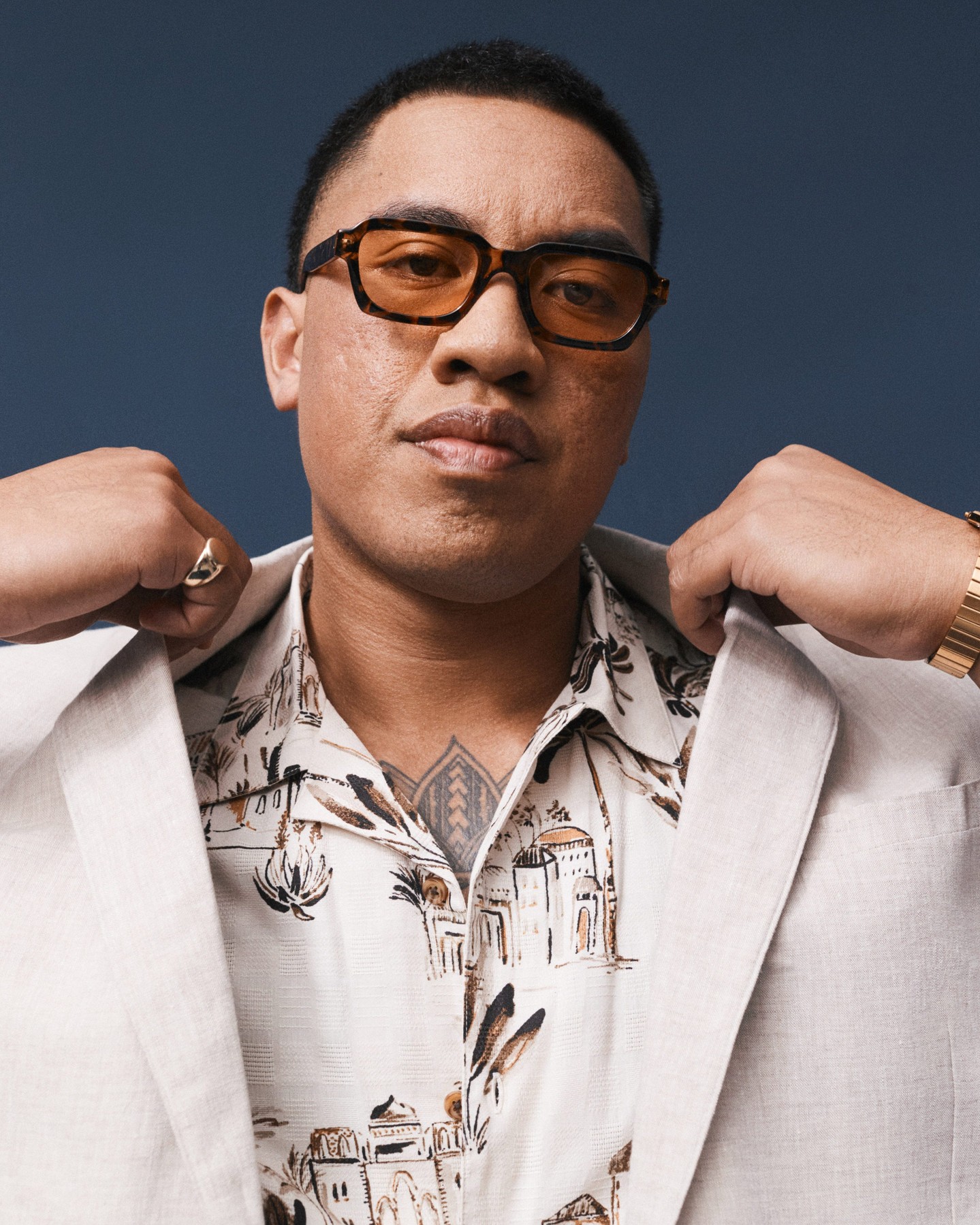 Linen blazer up top, statement shirt underneath — smart & easy in one fit.

#bigandtall #johnnybigg #menswear #style #fashion #spring25