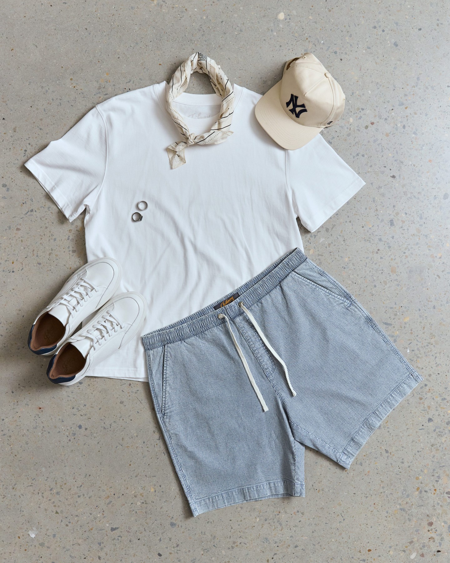 Weekend mode: on.
Easy tees, drawstring shorts and sneakers built for all-day comfort.
#johnnybigg #menswear #fashion #mensstyle #styleinspo #outfit #mensfashion #casualstyle