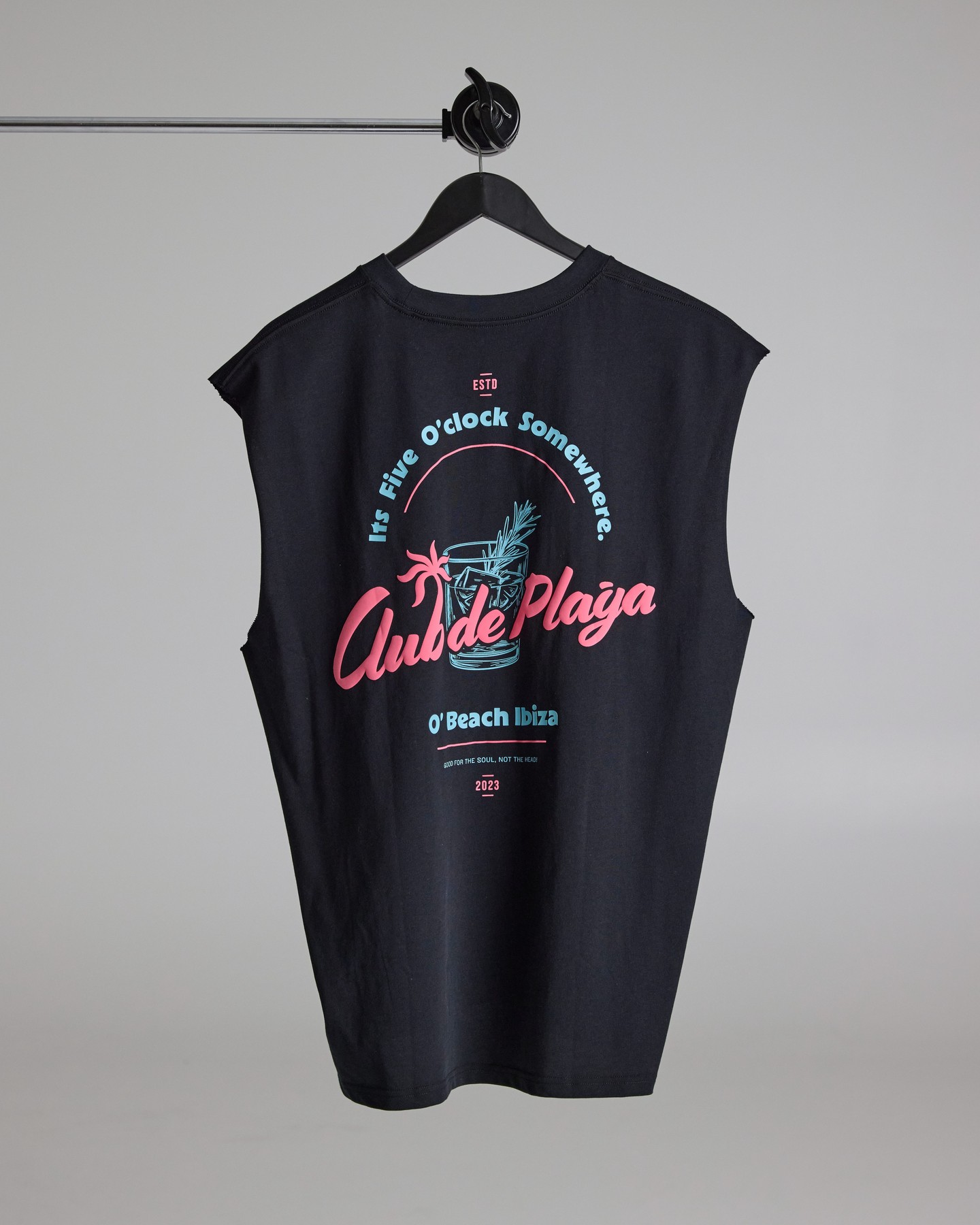 It’s five o’clock somewhere 🍹 The Club De Playa Muscle Tee: ready for beach days and long weekends.

#johnnybigg #bigandtall #menswear #fashion #mensstyle #styleinspo #mensfashion #outfit