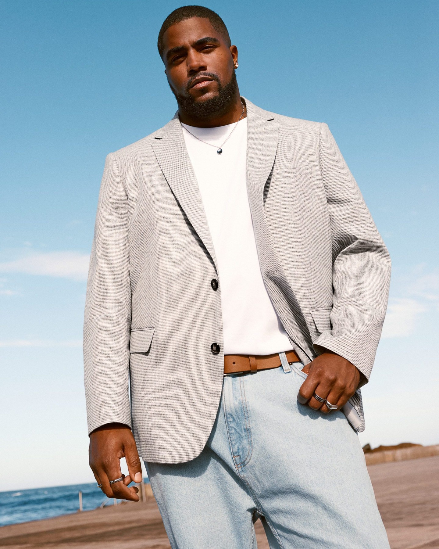 The blazer that does the work so you don’t have to.

#johnnybigg #menswear #fashion #mensstyle #styleinspo #outfit #mensfashion #bigandtallfits