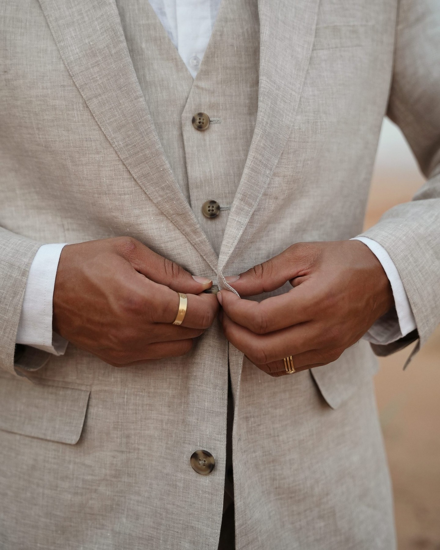 It's all in the details. Matteo Linen Suit.

#johnnybigg #menswear #fashion #mensstyle #styleinspo #outfit #mensfashion #bigandtallfits