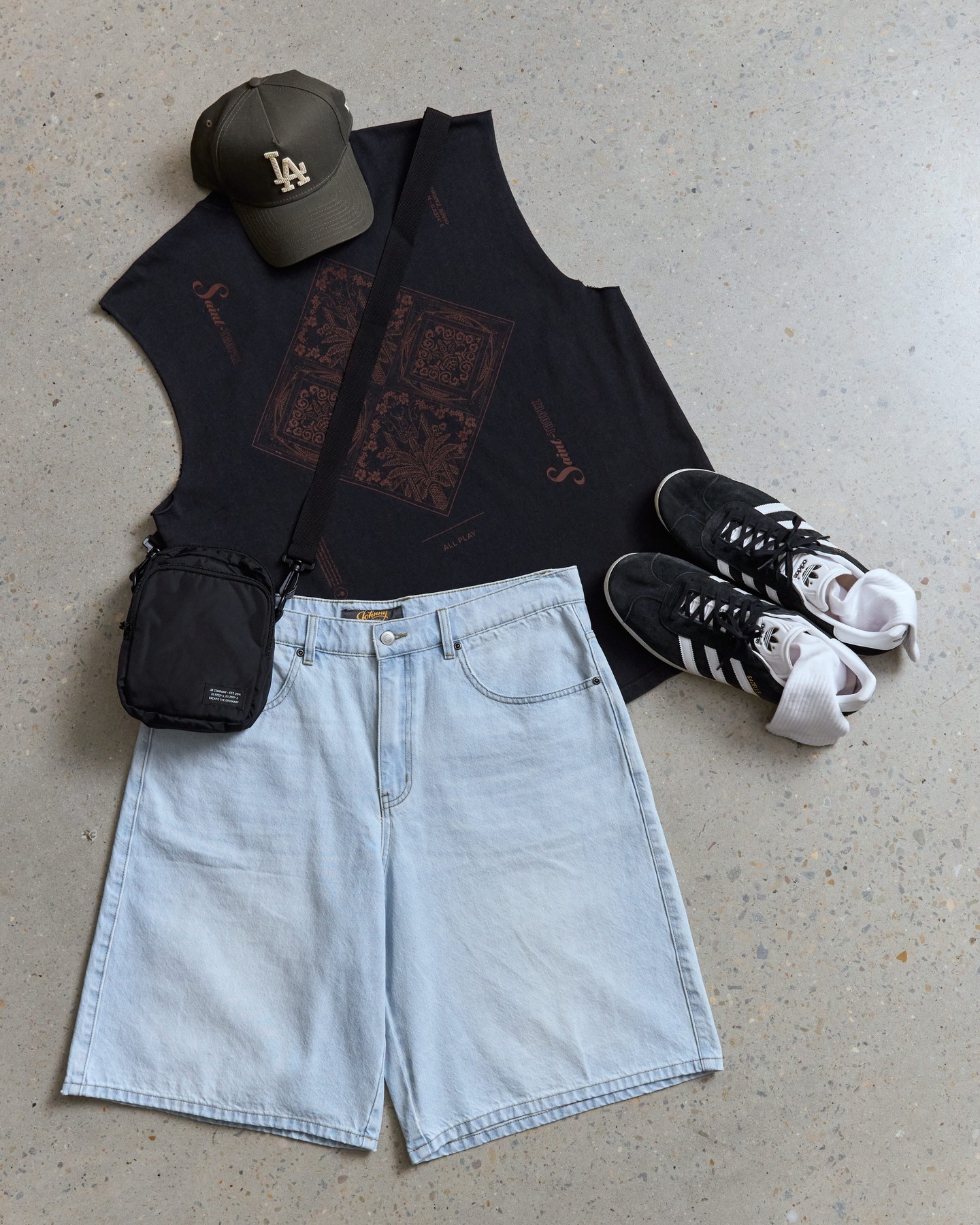 Diamond Muscle Tee + Jake Baggy Short. Easy summer fit. Relaxed layers, room to move, built to actually fit.

#johnnybigg #menswear #summerstyle #bigandtallstyle #outfitinspo #mensfashion #relaxedfits #styleedit