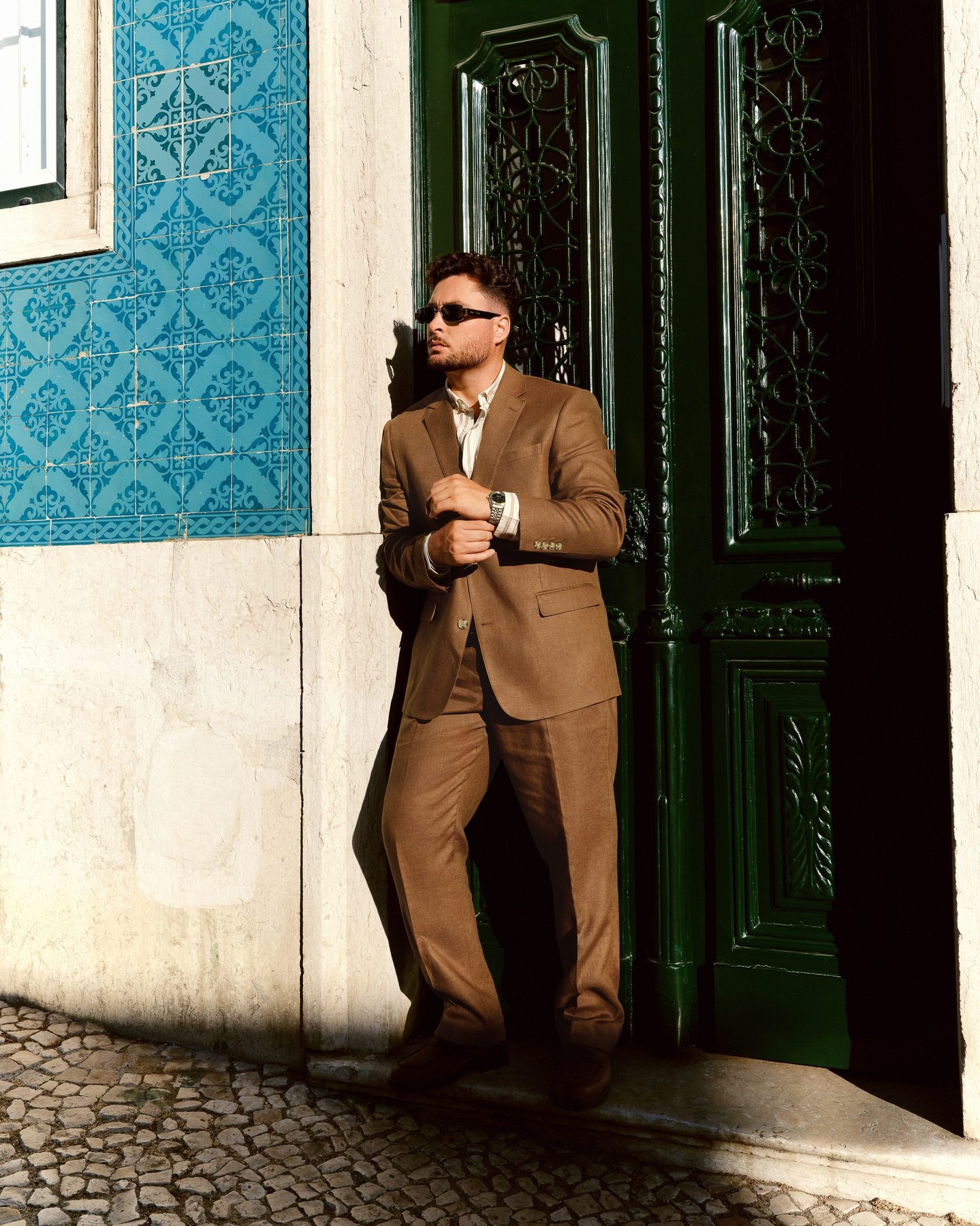 Matteo Linen Suit in Bronze. Summer suiting done properly.

#johnnybigg #menswear #bigandtall #linensuit #summersuiting #mensstyle #modernmenswear #suiting