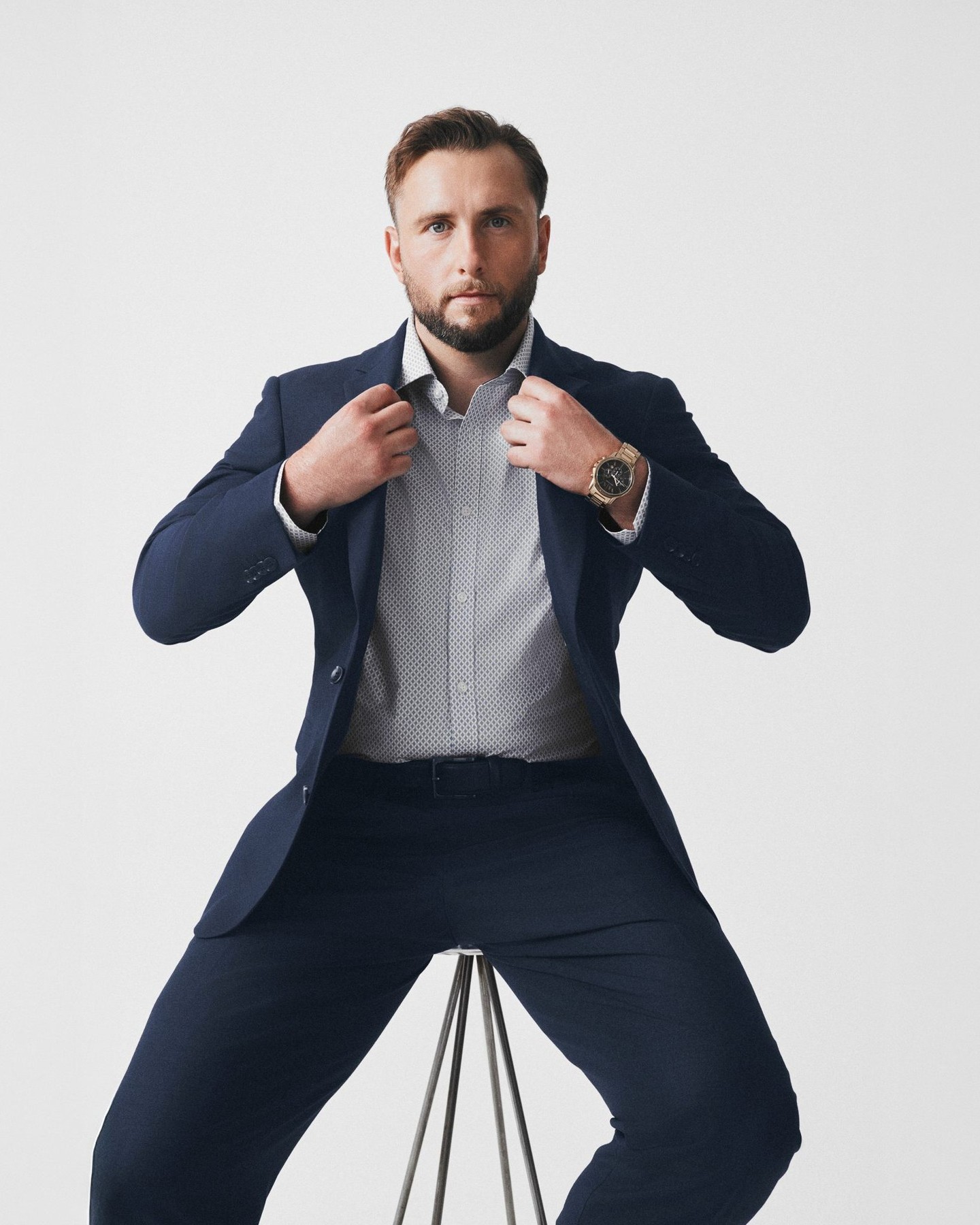 The Hudson Stretch Suit. Sharp where it counts, flexible where it matters.

#johnnybigg #mensuits #bigandtall #stretchsuit #menswear #modern