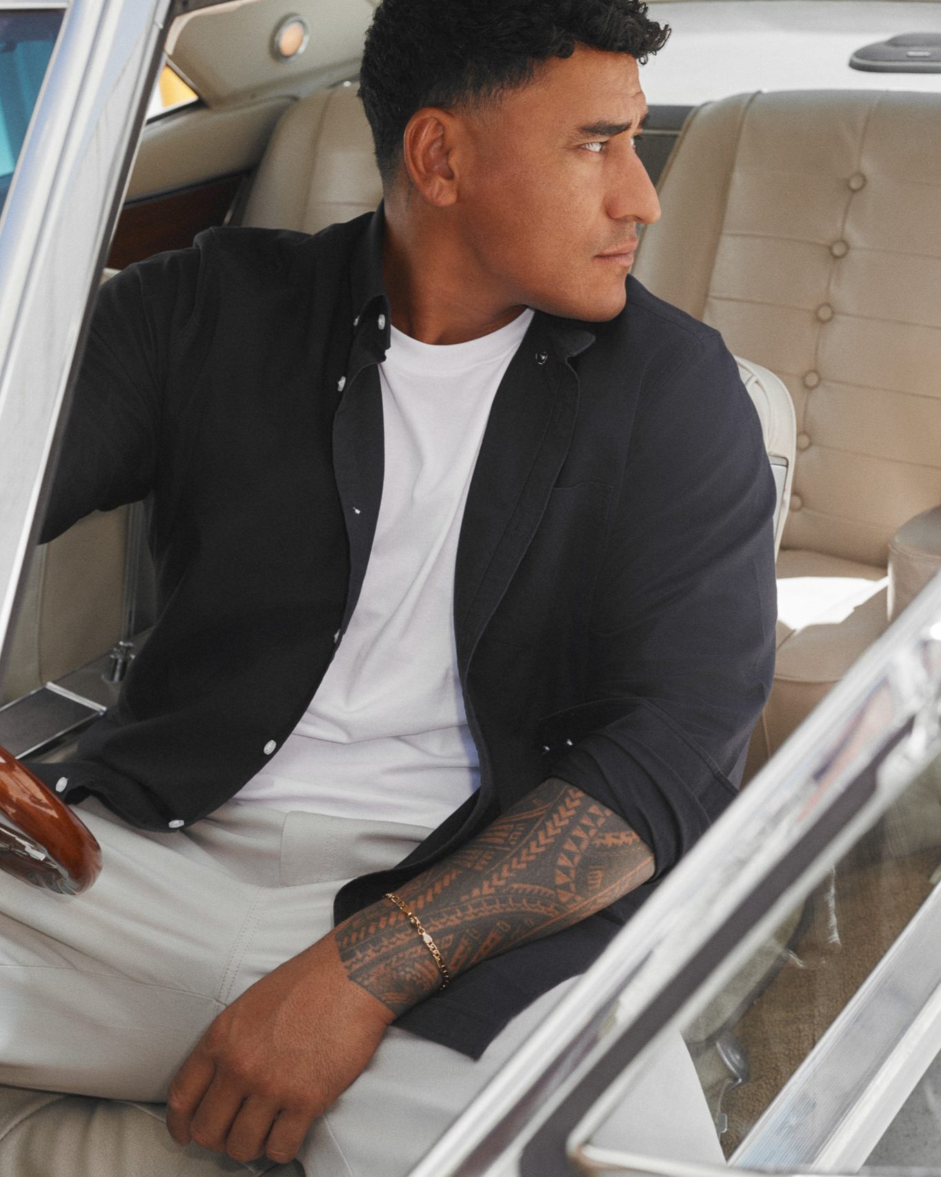 Classic Oxford Shirt, layered over a heavyweight tee. Easy and timeless. Shop online or in-store today.

#johnnybigg #menswear #bigandtall #tallmenswear #everydaystyle #layeredlook #modernmenswear