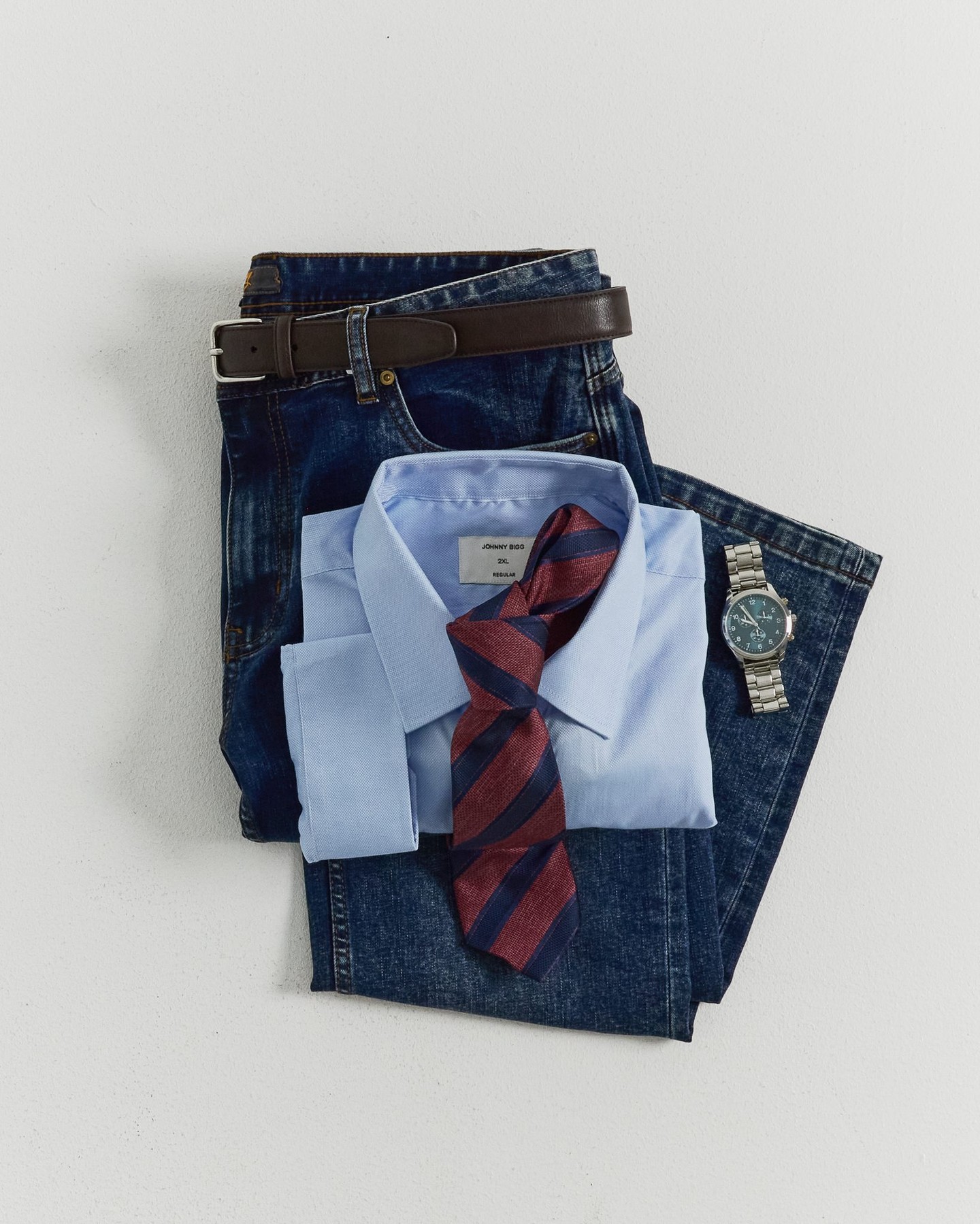 Denim, shirting, and the details that pull it together.

#johnnybigg #mensstyle #bigandtall #wardrobeessentials #mensoutfits #everydaystyle