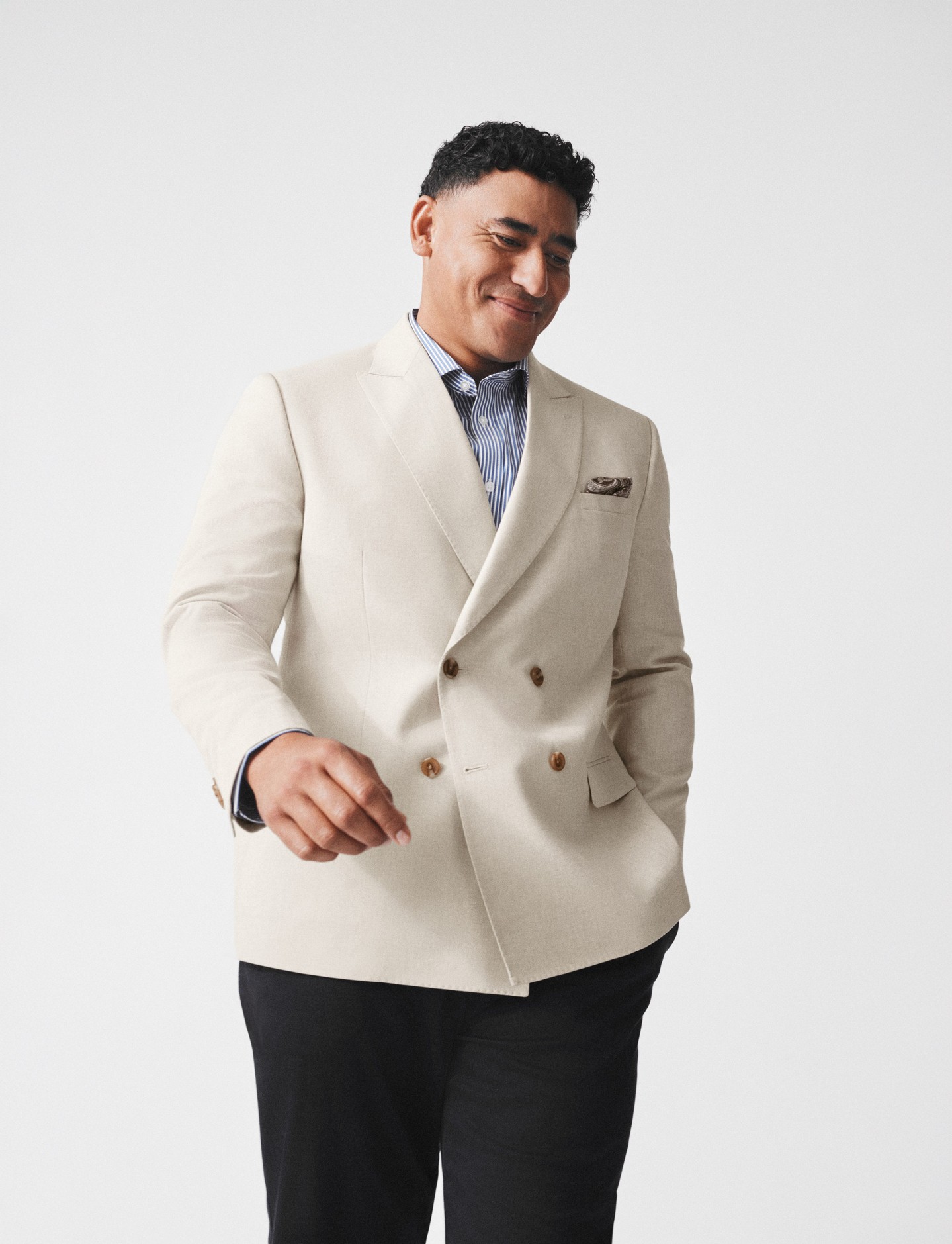 The Kent Double Breasted Blazer is made for moments that call for confidence. Tailored in a premium woven fabric with a structured peak lapel, it delivers a strong silhouette without sacrificing comfort.

The regular fit works for long days and formal nights, while the textured finish adds depth to an already timeless look. Easy to dress up with a shirt or keep modern with pared-back styling.

#johnnybigg #mensblazer #bigandtall #doublebreasted #menssuiting