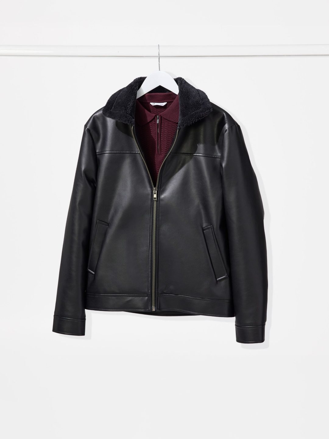Outerwear with range 🤝 Your weekend plans.

Ewan Sherpa Jacket now 25% off.